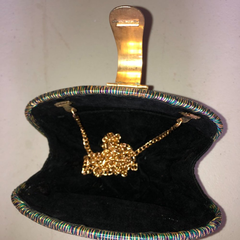 Clam Shell Crossbag - Picture 5 of 5